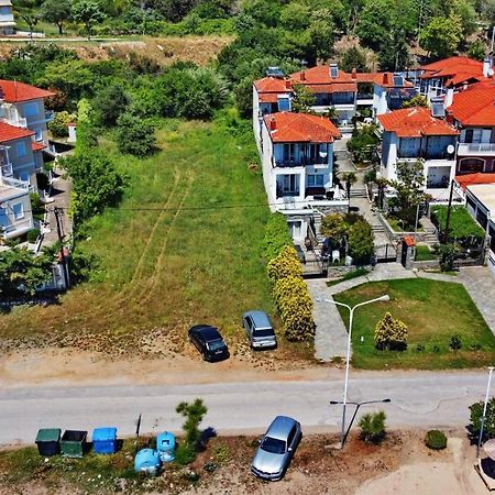 Beach Front Villa Nea Kallikrateia Екстериор снимка