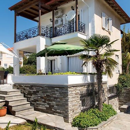Beach Front Villa Nea Kallikrateia Екстериор снимка