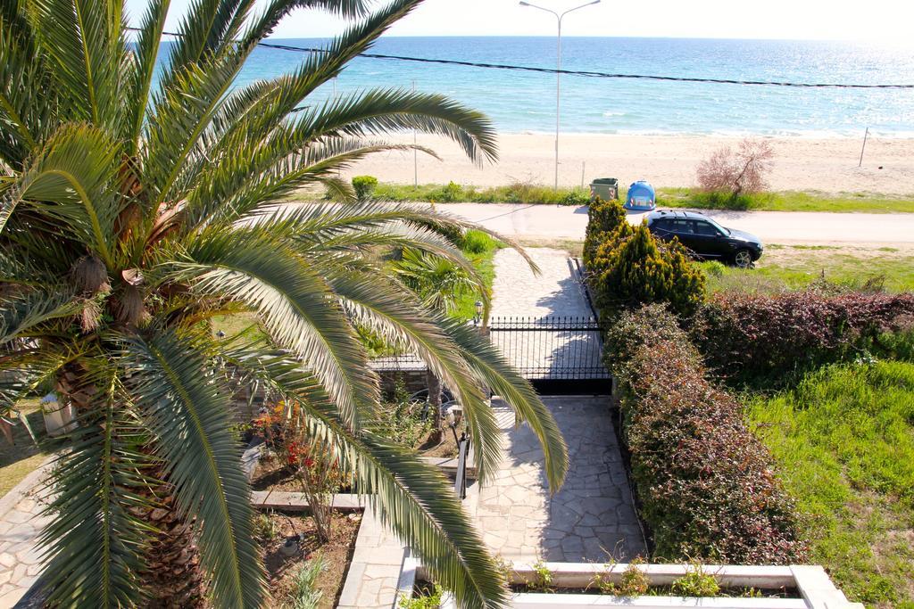 Beach Front Villa Nea Kallikrateia Екстериор снимка