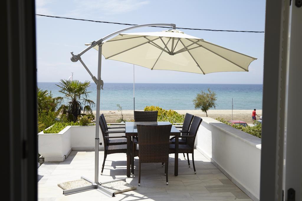 Beach Front Villa Nea Kallikrateia Екстериор снимка