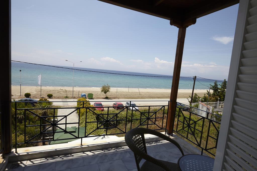Beach Front Villa Nea Kallikrateia Екстериор снимка