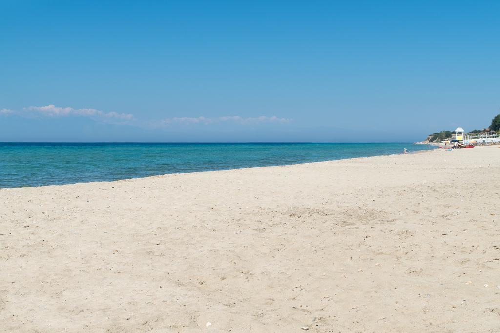 Beach Front Villa Nea Kallikrateia Екстериор снимка
