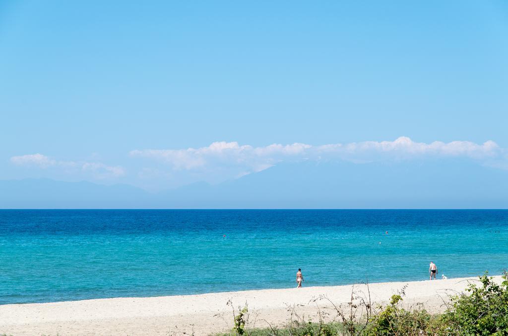 Beach Front Villa Nea Kallikrateia Екстериор снимка