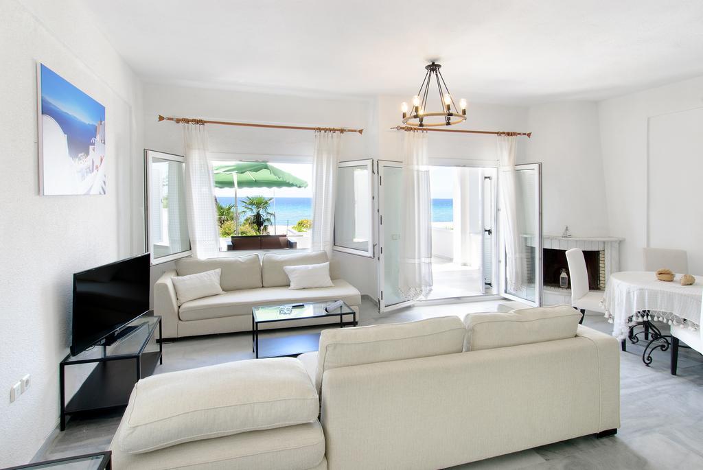 Beach Front Villa Nea Kallikrateia Екстериор снимка