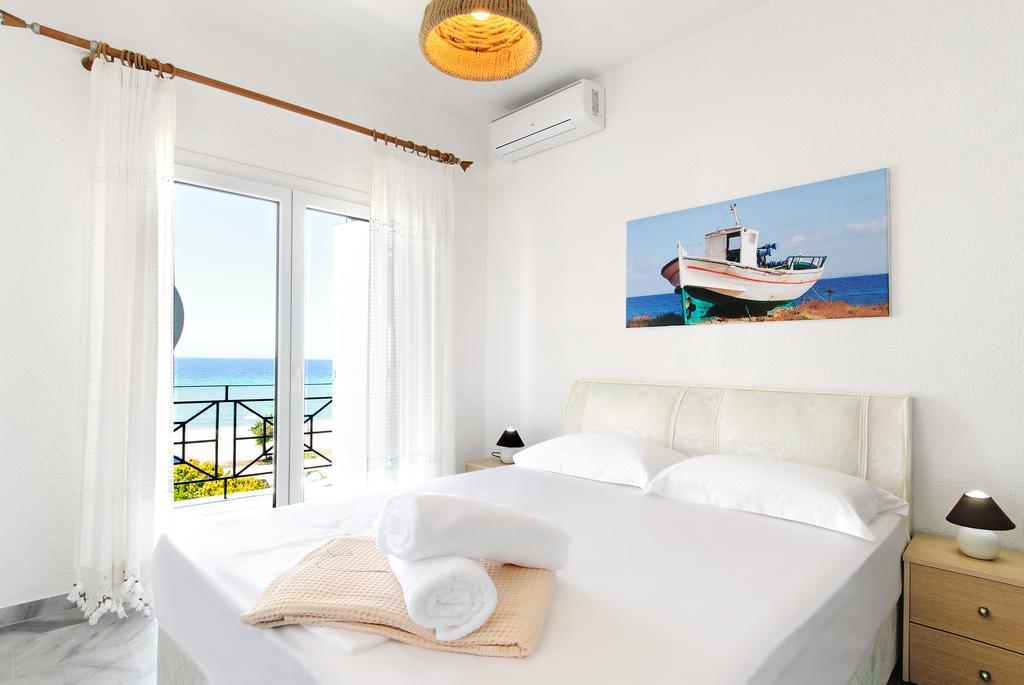Beach Front Villa Nea Kallikrateia Екстериор снимка