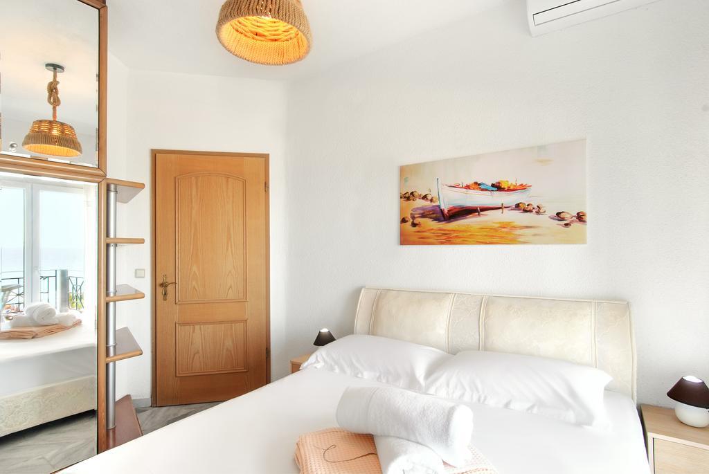 Beach Front Villa Nea Kallikrateia Екстериор снимка