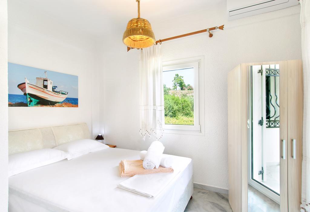 Beach Front Villa Nea Kallikrateia Екстериор снимка